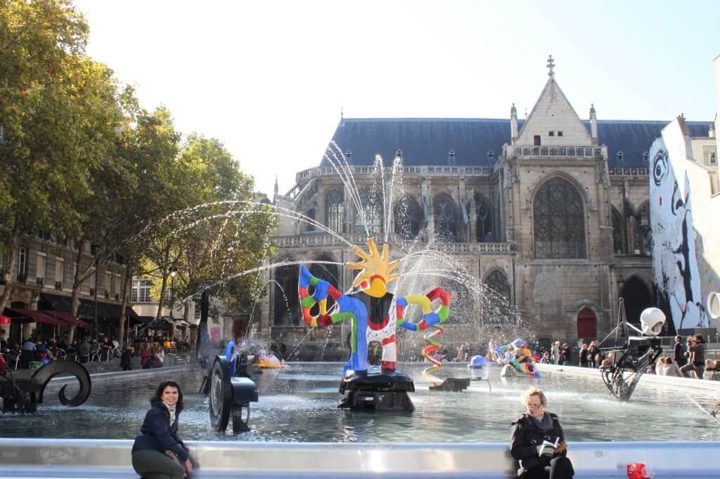Praça em frente ao Museu Pompidou, Paris