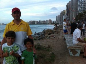 O calçadão da Praia de Iracema, em Fortaleza