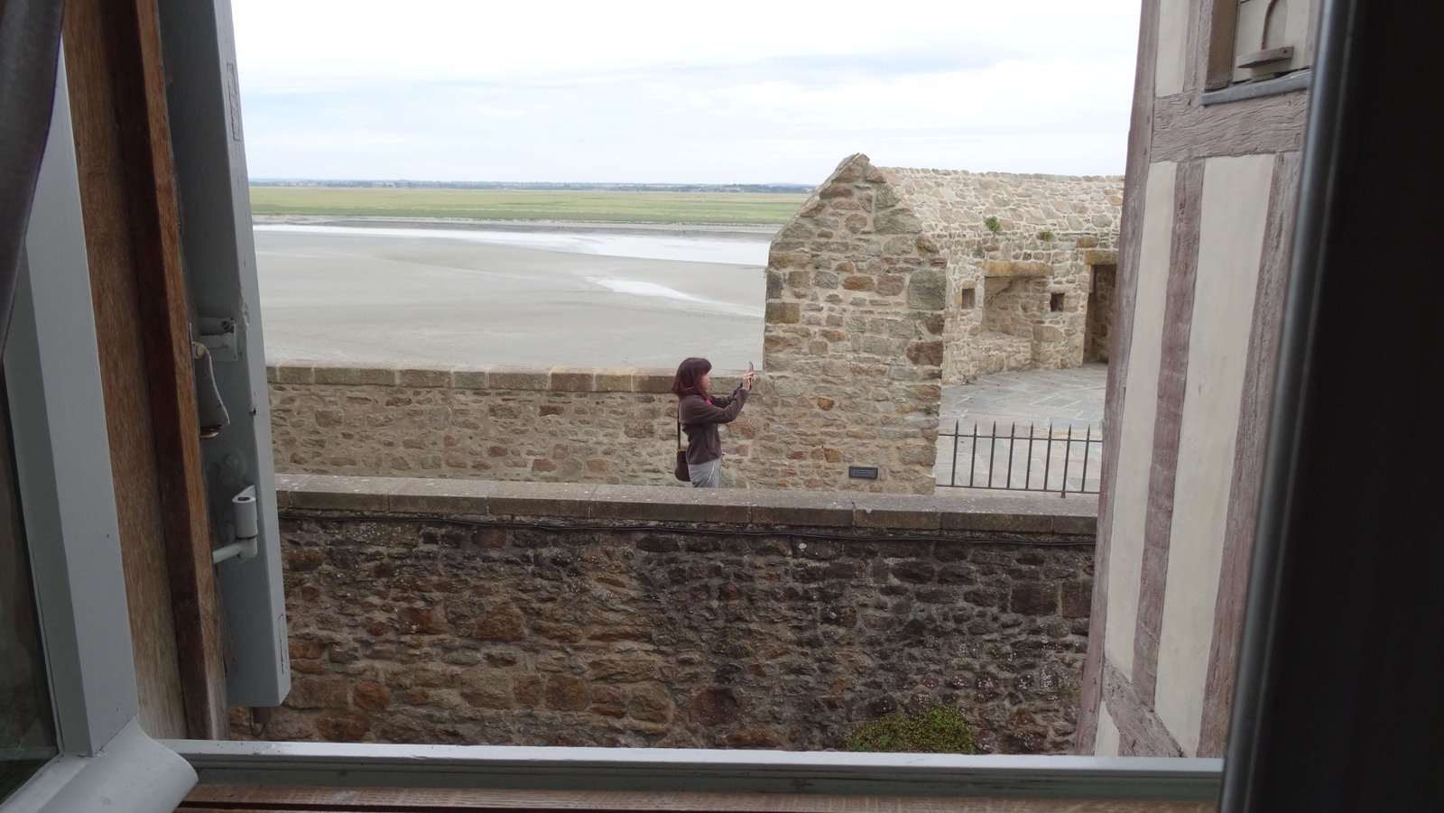 a vista do Auberge Saint Pierre, nosso hotel no Mont Saint-Michel