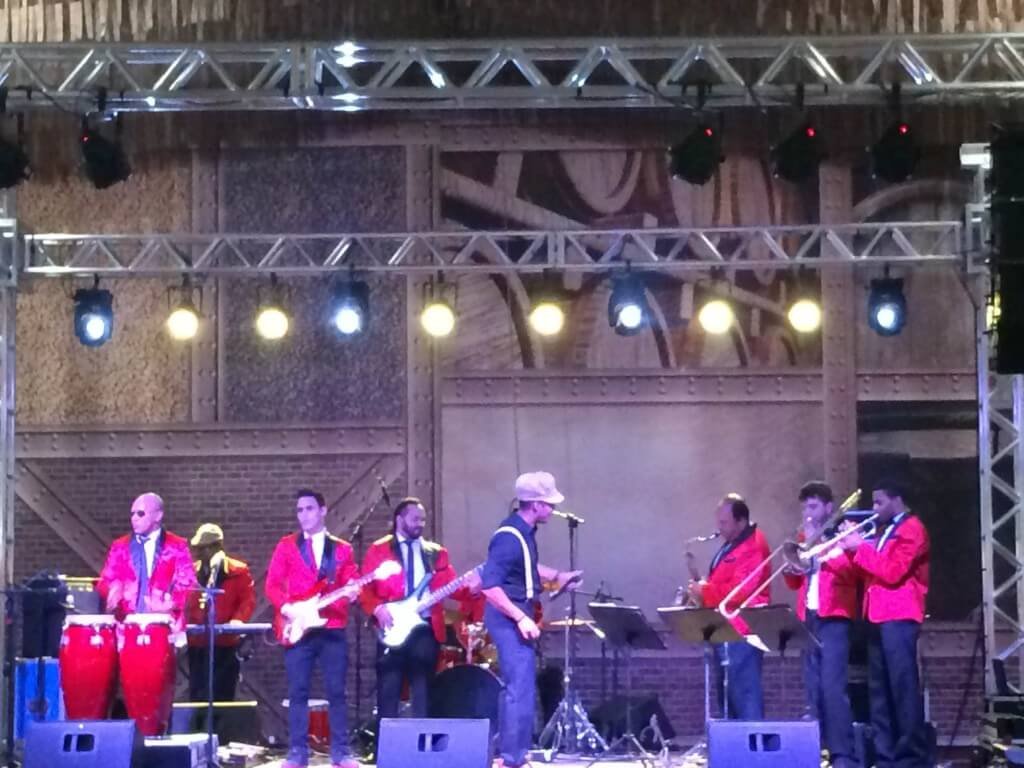 banda tocando música