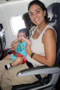 Cinto de segurança para bebês no avião - Foto: Maracy Monteiro
