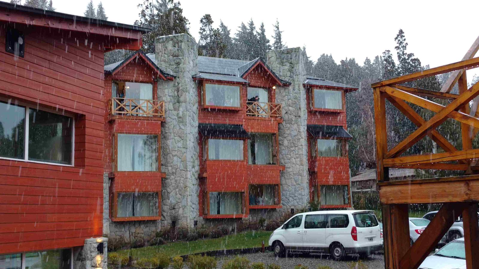 Neve no apart Los Robles, em Bariloche