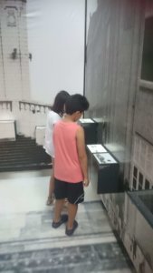 Léo e Marina, conhecendo o museu do Palácio Rio Branco, no Acre