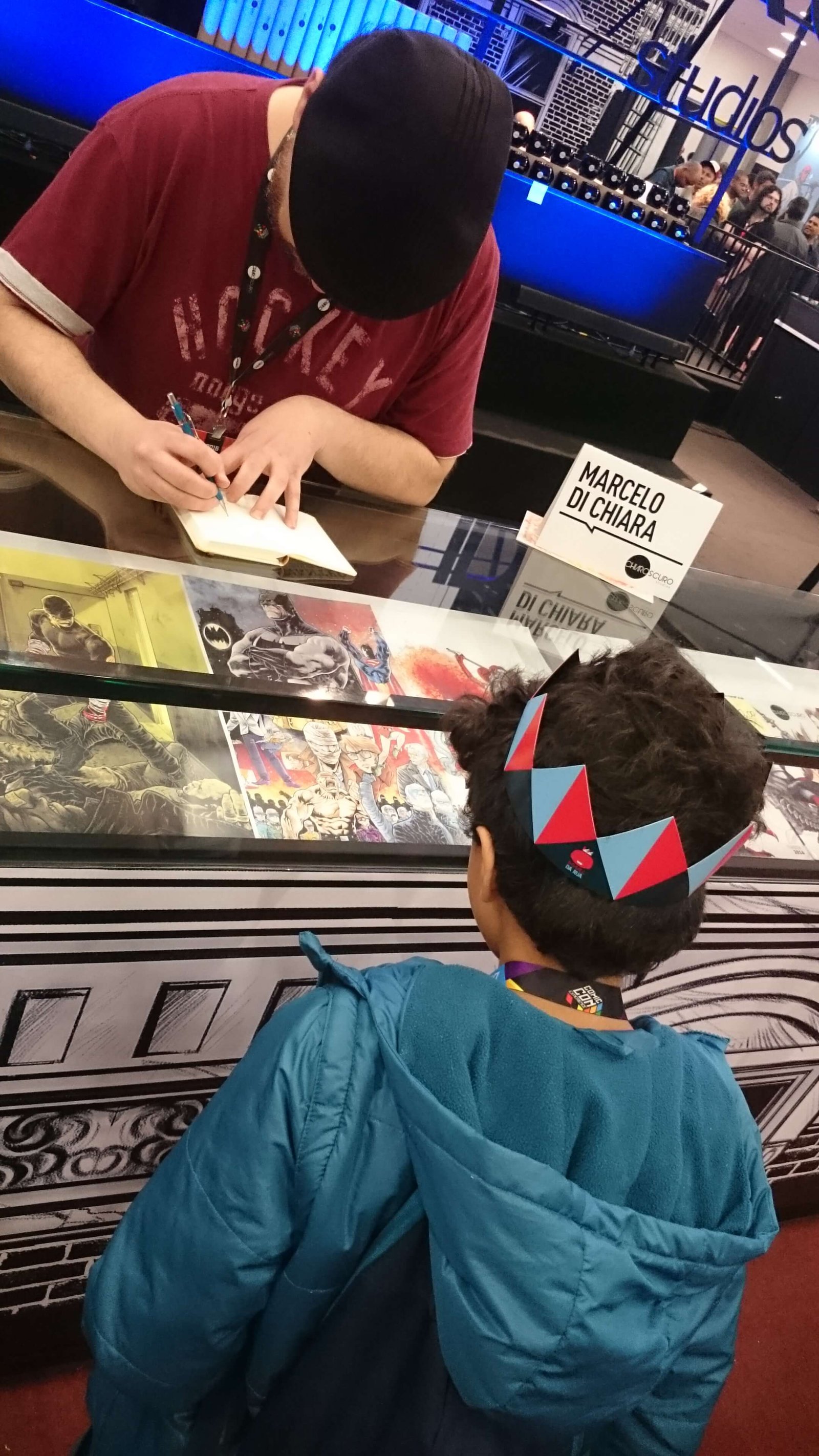 Mais um autógrafo na Comic Con, Marcelo di Chiara