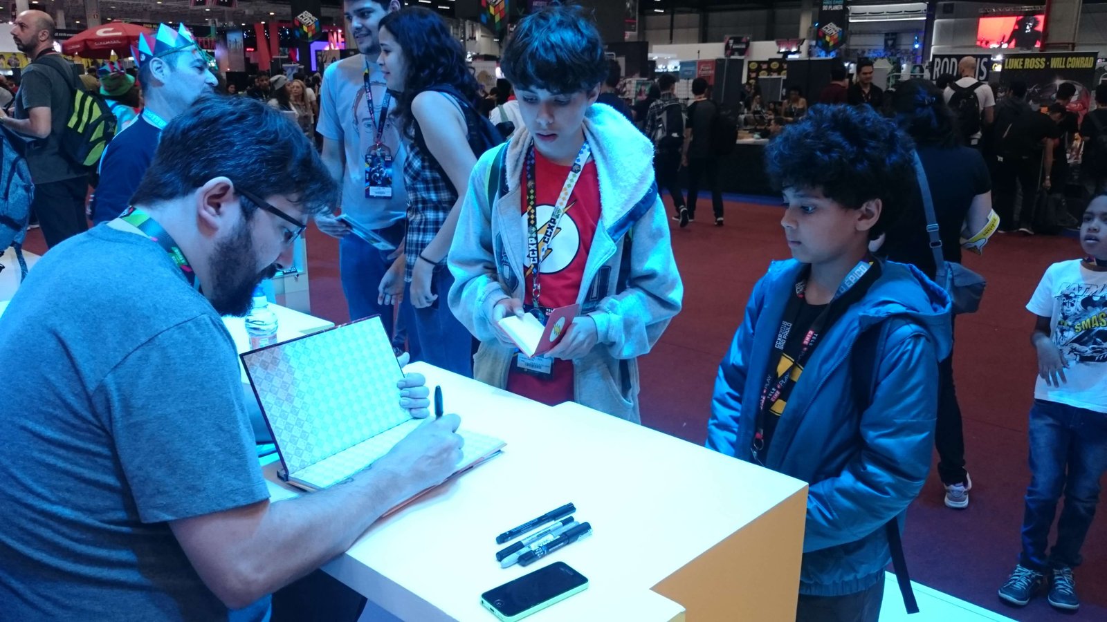 Pegando autógrafos na Comic Con