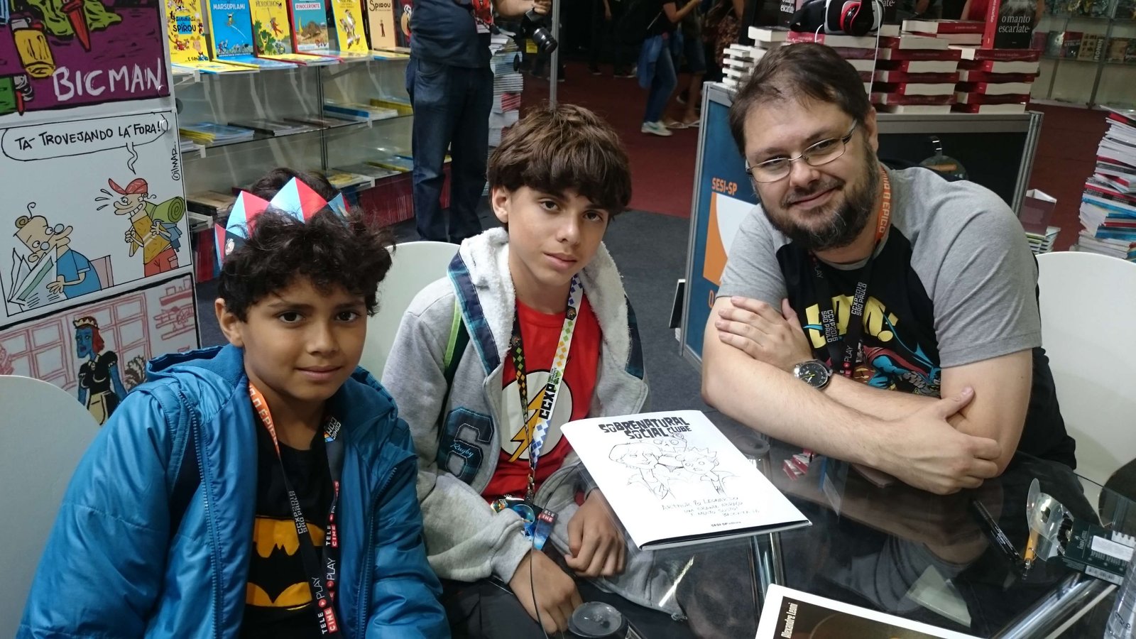 A capa desse livro foi personalizada na hora: meus filhos viraram personagens