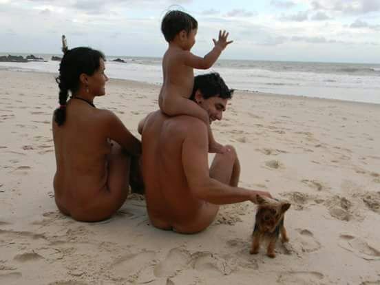 Família naturista em Tambaba - foto: Julíndio Macuxi