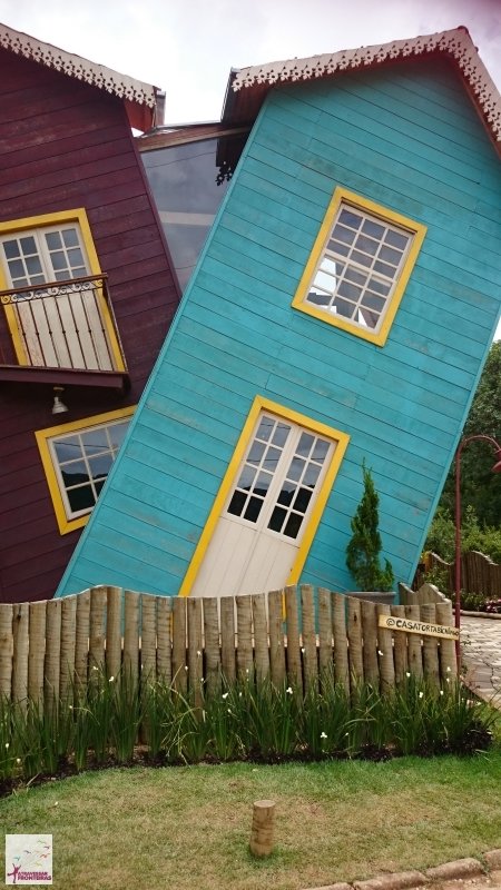 Casa torta em Bichinho Casa torta em Bichinho