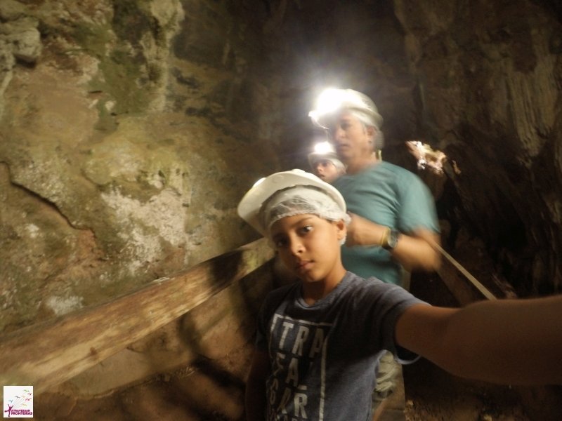 Desbravando a Gruta Casa da Pedra, em Tiradentes Desbravando a Gruta Casa da Pedra, em Tiradentes