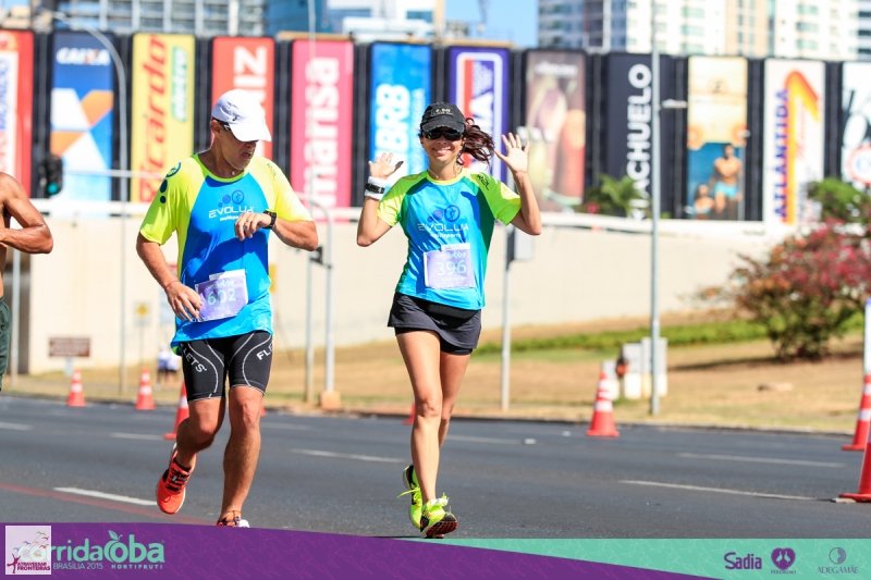 Corrida de rua em Brasília com o Conjunto Nacional ao fundo