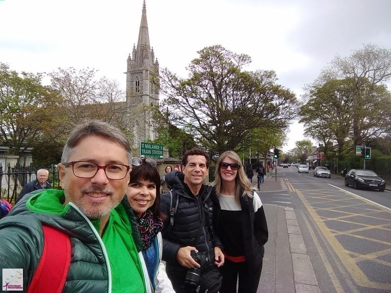 Saindo da estação de trem em Malahide