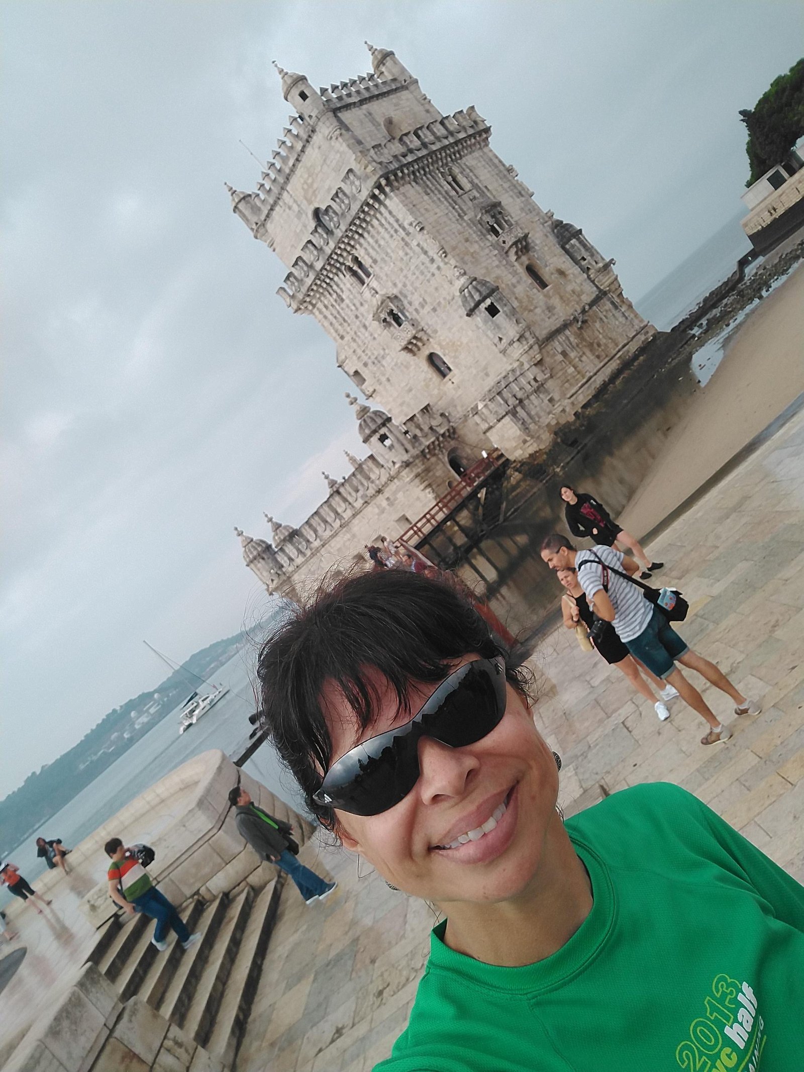 Correndo em frente à Torre de Belém, Lisboa