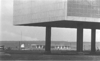 Brasília Palace Hotel com Palácio da Alvorada ao fundo - Foto: site do hotel Brasília Palace Hotel com Palácio da Alvorada ao fundo - Foto: site do hotel