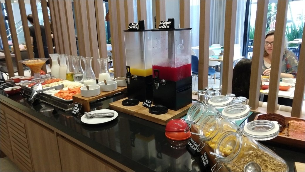 Café da manhã no Adagio Apart Hotel Curitiba